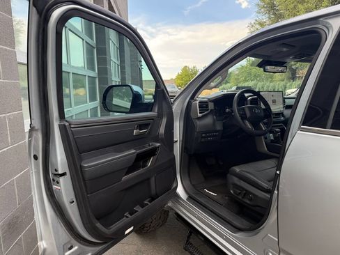 Used 2023 Toyota Tundra Limited AWD/4WD image 17