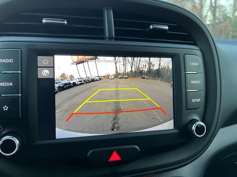 Used 2025 Kia Soul LX w/ LX Technology Package image 22