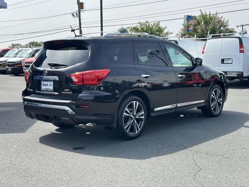 Used 2017 Nissan Pathfinder Platinum w/ Family Entertainment Package AWD/4WD image 4