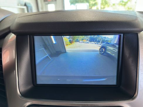 Used 2020 Chevrolet Suburban LT image 17