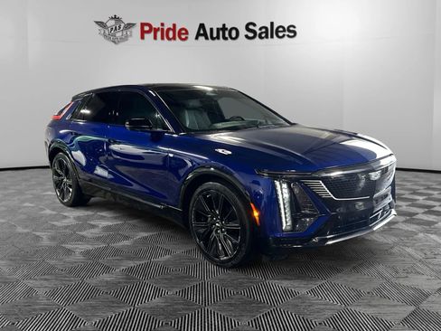 Used 2024 Cadillac Lyriq Sport w/ LPO, Floor Liner Package AWD/4WD image 3