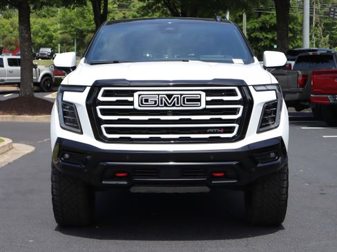 Used 2025 GMC Yukon AT4 w/ AT4 Premium Plus Package AWD/4WD image 23