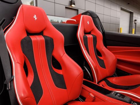 Used 2022 Ferrari F8 Tributo RWD image 17