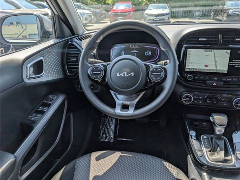 Used 2024 Kia Soul S FWD image 16