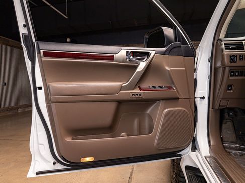 Used 2018 Lexus GX 460 image 30