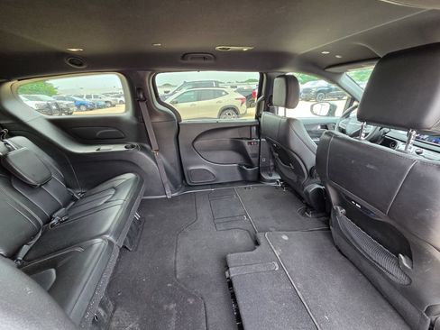 Used 2025 Chrysler Pacifica Select FWD image 23