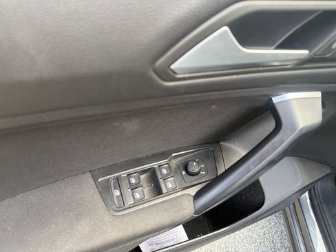 Used 2021 Volkswagen Tiguan S FWD image 12