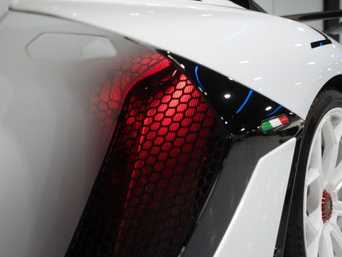 Used 2020 Lamborghini Aventador SVJ AWD/4WD image 43