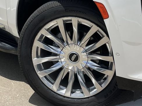 Used 2022 Cadillac Escalade ESV Premium Luxury AWD/4WD image 9
