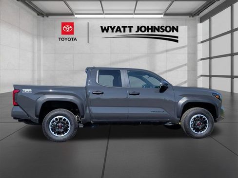 Used 2025 Toyota Tacoma TRD Off-Road AWD/4WD image 6