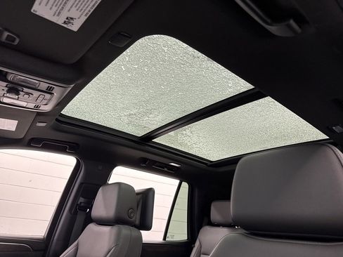 Used 2023 Chevrolet Tahoe Z71 w/ Luxury Package image 19