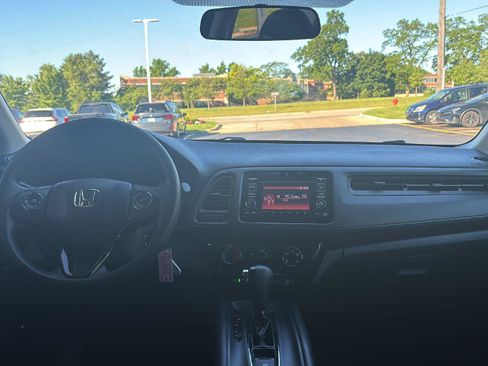 Used 2018 Honda HR-V LX image 15