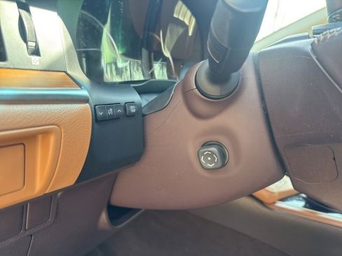 Used 2016 Lexus ES 350 w/ Luxury Package w/Wood Trim image 15