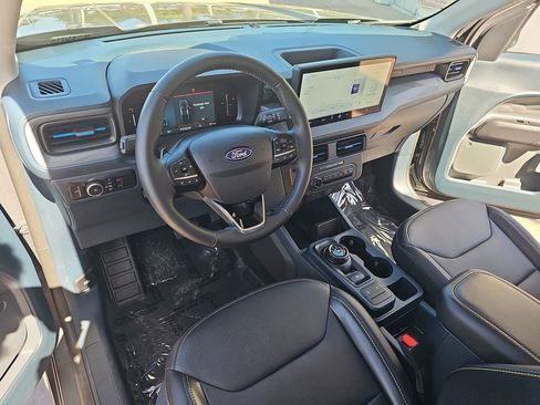 Used 2025 Ford Maverick Lobo AWD/4WD image 16