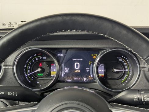 Used 2022 Jeep Wrangler Unlimited Sahara w/ Cold Weather Group image 17