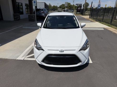 Used 2016 Scion iA FWD image 9