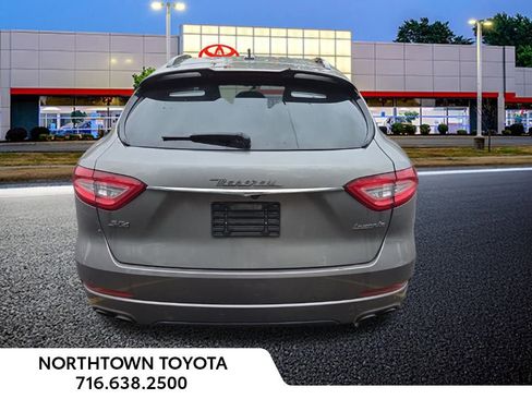 Used 2018 Maserati Levante S GranSport image 7