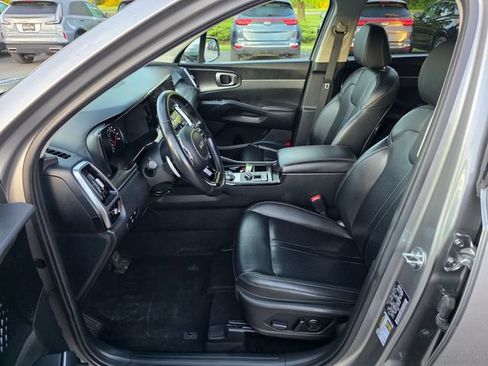 Certified 2023 Kia Sorento EX AWD/4WD image 16