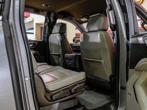 Used 2022 Chevrolet Suburban LT image 34