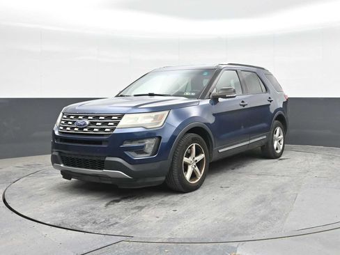 Used 2016 Ford Explorer XLT w/ Equipment Group 202A AWD/4WD image 5