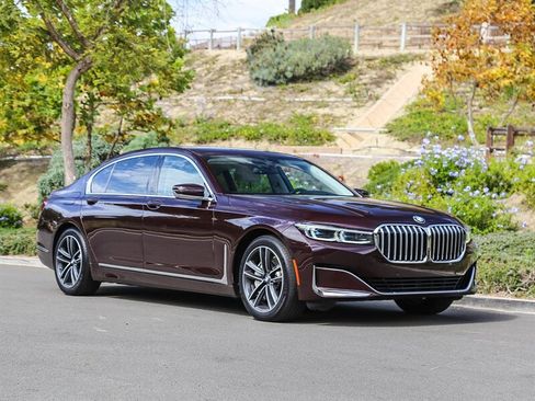 Used 2020 BMW 750i xDrive w/ Executive Package image 8