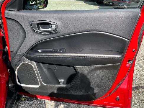 Used 2019 Jeep Compass Latitude AWD/4WD image 12