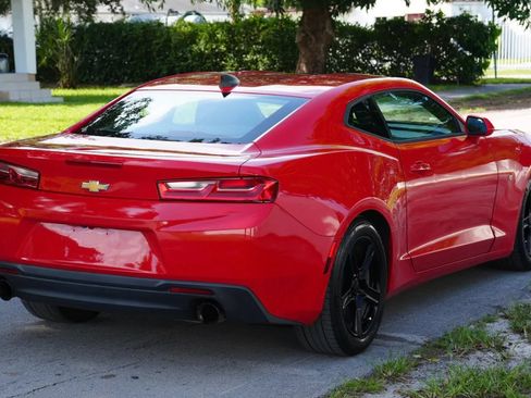 Used 2018 Chevrolet Camaro LT RWD image 6