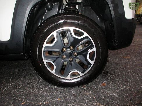 Used 2015 Jeep Renegade Trailhawk w/ Premium Leather Group image 24