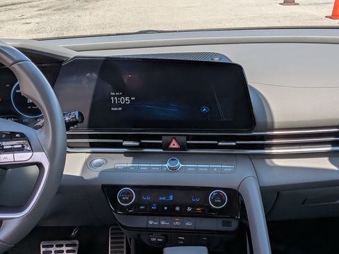 Used 2025 Hyundai Elantra SEL FWD image 19