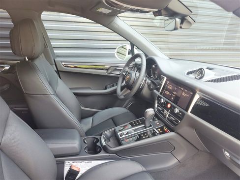 Used 2025 Porsche Macan S image 18