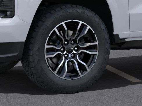 New 2025 Chevrolet Colorado Z71 image 9