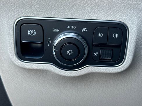 Certified 2025 Mercedes-Benz GLB 250 image 32