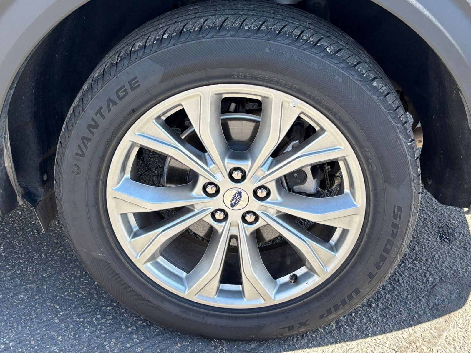 Used 2023 Ford Explorer Limited AWD/4WD image 33
