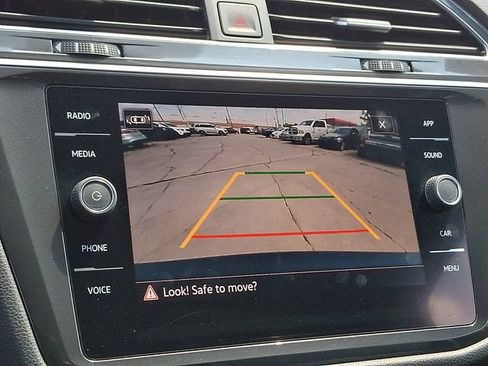 Used 2021 Volkswagen Tiguan SE w/ Panoramic Sunroof Package AWD/4WD image 24
