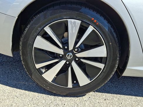 Used 2019 Nissan Altima 2.5 SL FWD image 8