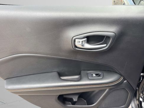 Used 2018 Jeep Compass Sport w/ Tech Group image 17