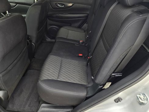 Used 2018 Nissan Rogue SV w/ Premium Package FWD image 12