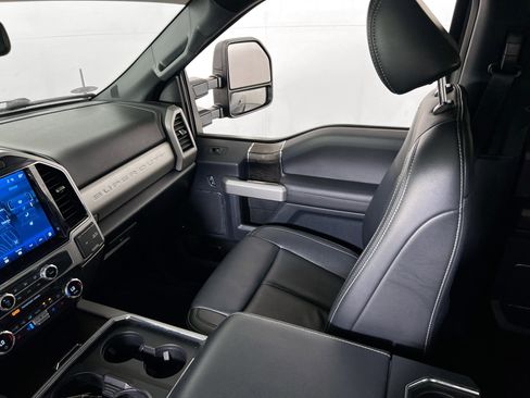 Used 2022 Ford F250 Lariat w/ Black Appearance Package AWD/4WD image 24