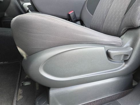 Used 2023 Nissan Titan SV image 20