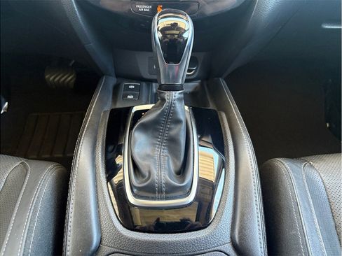 Used 2018 Nissan Rogue SL w/ Premium Package FWD image 11