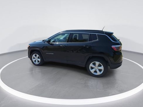 Used 2018 Jeep Compass Latitude FWD image 6