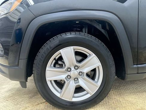 Used 2022 Jeep Compass Latitude FWD image 19
