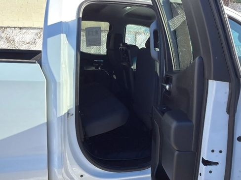 Used 2020 Chevrolet Silverado 1500 Custom w/ Custom Convenience Package image 24