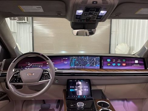 Certified 2025 Cadillac Escalade Premium Luxury Platinum w/ LPO, Radiant Package RWD image 47