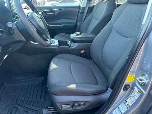 Used 2022 Toyota RAV4 XLE AWD/4WD image 24