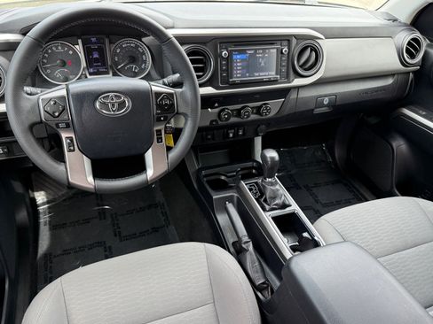 Used 2019 Toyota Tacoma SR5 RWD image 12