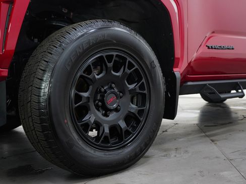 Certified 2025 Toyota Tacoma SR5 image 28