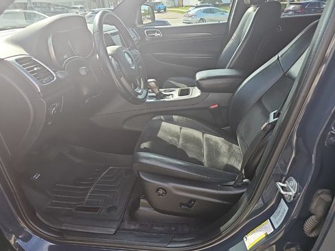 Used 2018 Jeep Grand Cherokee Altitude AWD/4WD image 14