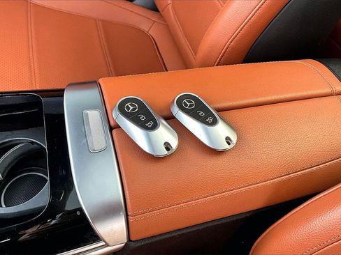 Used 2023 Mercedes-Benz GLC 300 4MATIC image 10