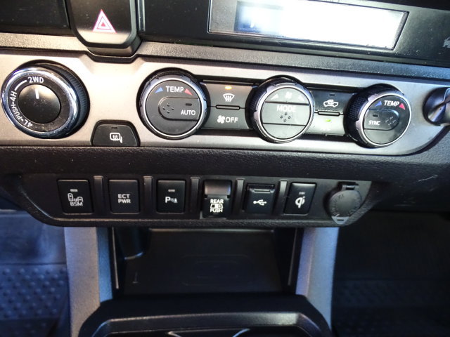Used 2021 Toyota Tacoma TRD Off-Road w/ Technology Package AWD/4WD image 13